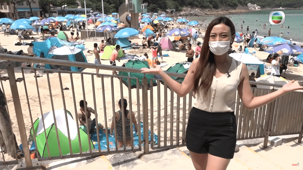 黃愷怡自2019年開始主持《東張》，至2021年底離巢。